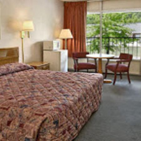 Town And Country Inn Suites Spindale Экстерьер фото