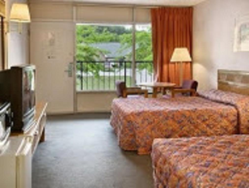 Town And Country Inn Suites Spindale Экстерьер фото