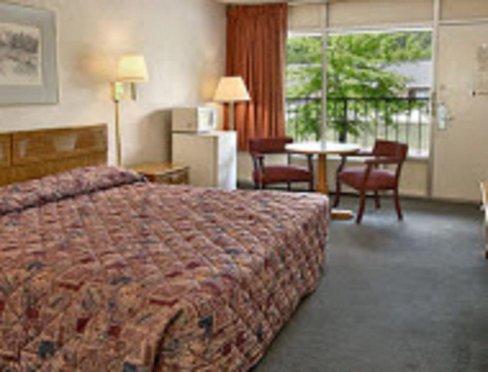 Town And Country Inn Suites Spindale Экстерьер фото