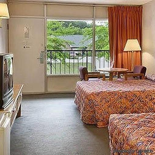 Town And Country Inn Suites Spindale Экстерьер фото