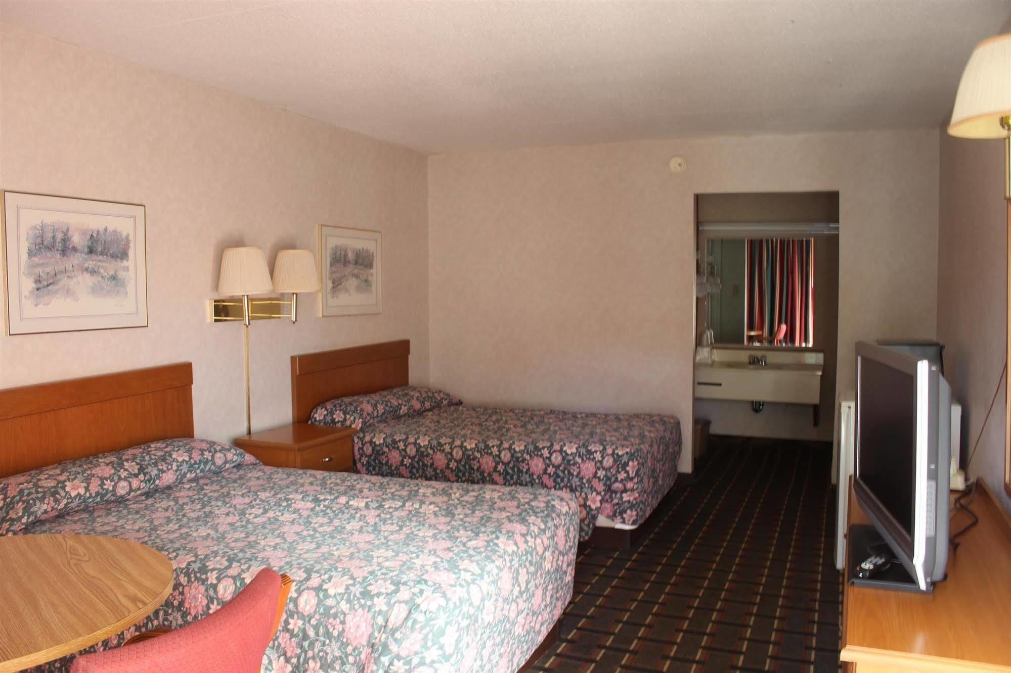 Town And Country Inn Suites Spindale Экстерьер фото